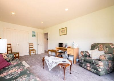 Our complete package for tourists arriving in New Zealand including private bed & breakfast accommodation in Auckland, airport transfers and customized tours.