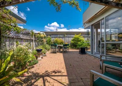 Our complete package for tourists arriving in New Zealand including private bed & breakfast accommodation in Auckland, airport transfers and customized tours.